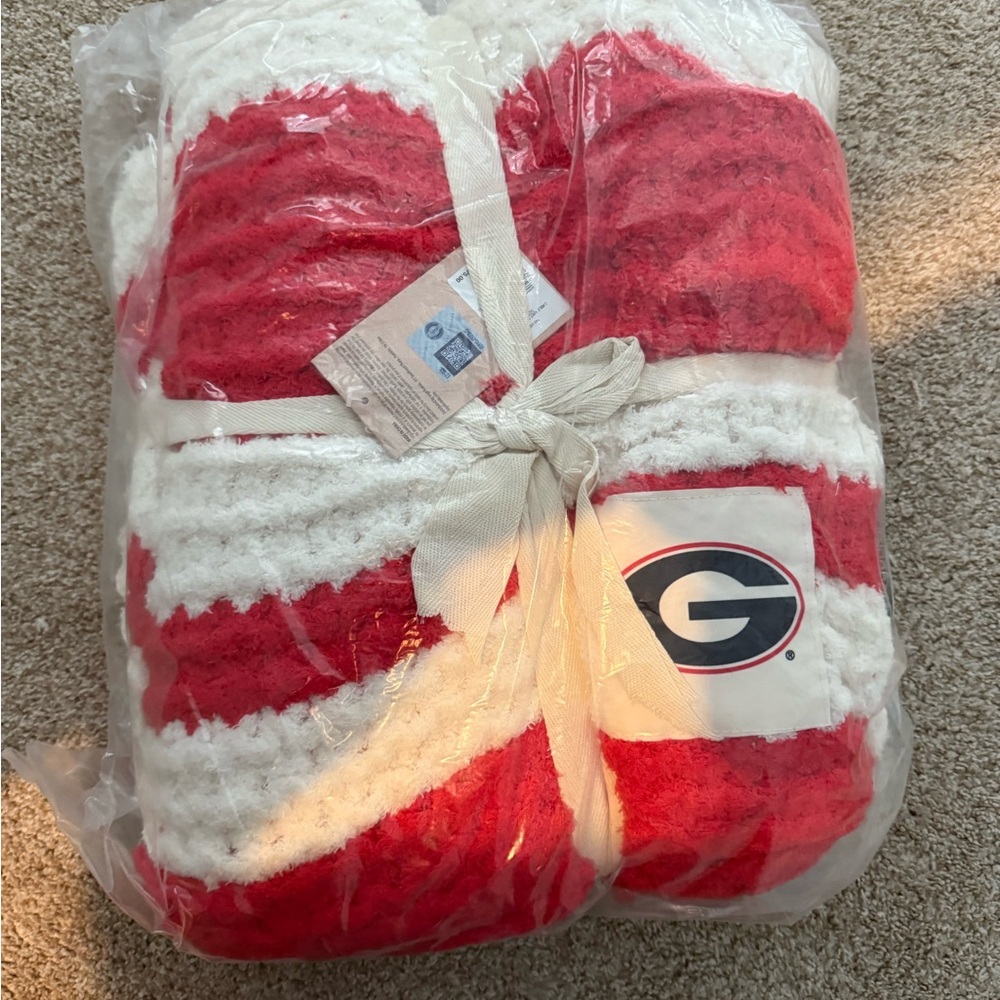 New University of Georgia Red and Cream Textured Throw Blanket